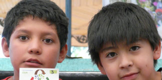 Las niñas y niños le entran a las monedas sociales