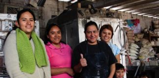 En el taller de las Mujeres Alfareras de Tláhuac