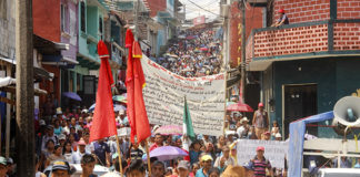 Autogobierno chiapaneco de Tila coloca portones de seguridad