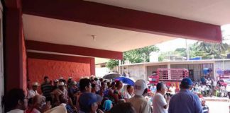 Ejidatarios bloquean carretera contra el Tren Transístmico