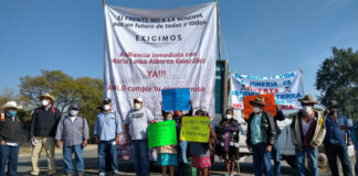 Comunidades de Oaxaca bloquean carretera contra minera, sin respuesta de autoridades
