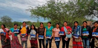 Mujeres indígenas wichí venden por internet sus textiles artesanales