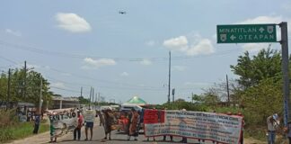 Desalojan con violencia campamento mixe en el Istmo