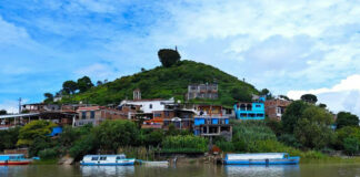 Isla de Tecuena en Lago de Pátzcuaro vota por su autogobierno