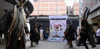 Llegan muertos y diablos a la ofrenda de cooperativa Pascual