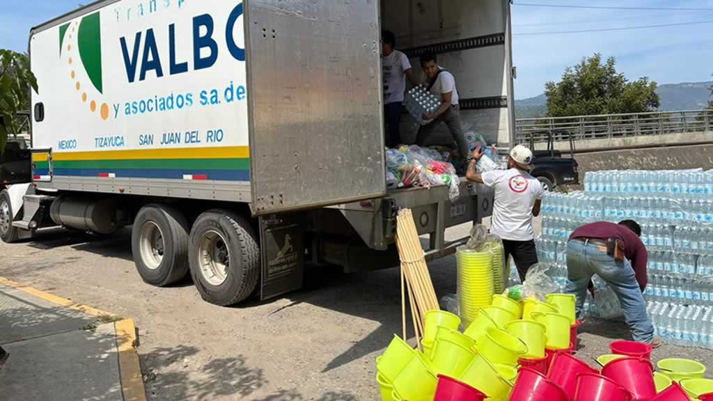 Pascual entrega víveres y artículos de limpieza a comunidades de Veracruz e Hidalgo