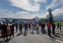 Comunidades toman geotermoeléctrica los Azufres y cierran carreteras
