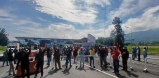 Comunidades toman geotermoeléctrica los Azufres y cierran carreteras